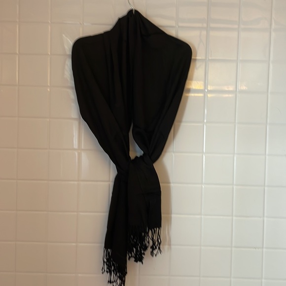 black pashmina. Long, wide, soft,multifunctional, versátil - Picture 5 of 17
